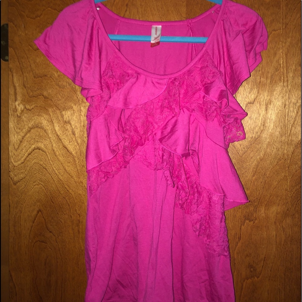 Short sleeved top